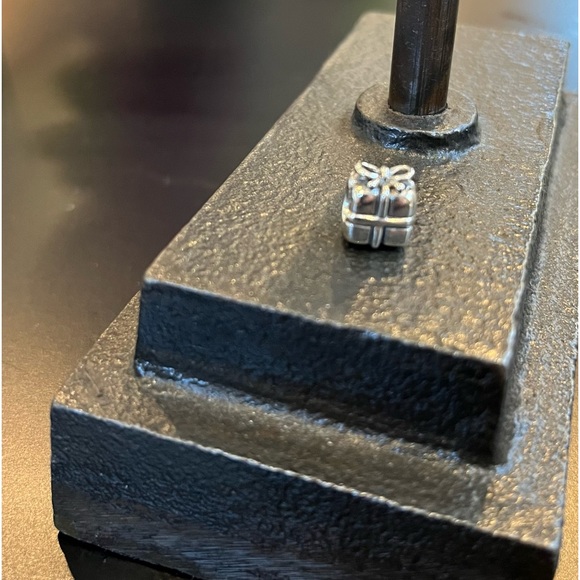 Present Pandora Charm - Picture 2 of 5